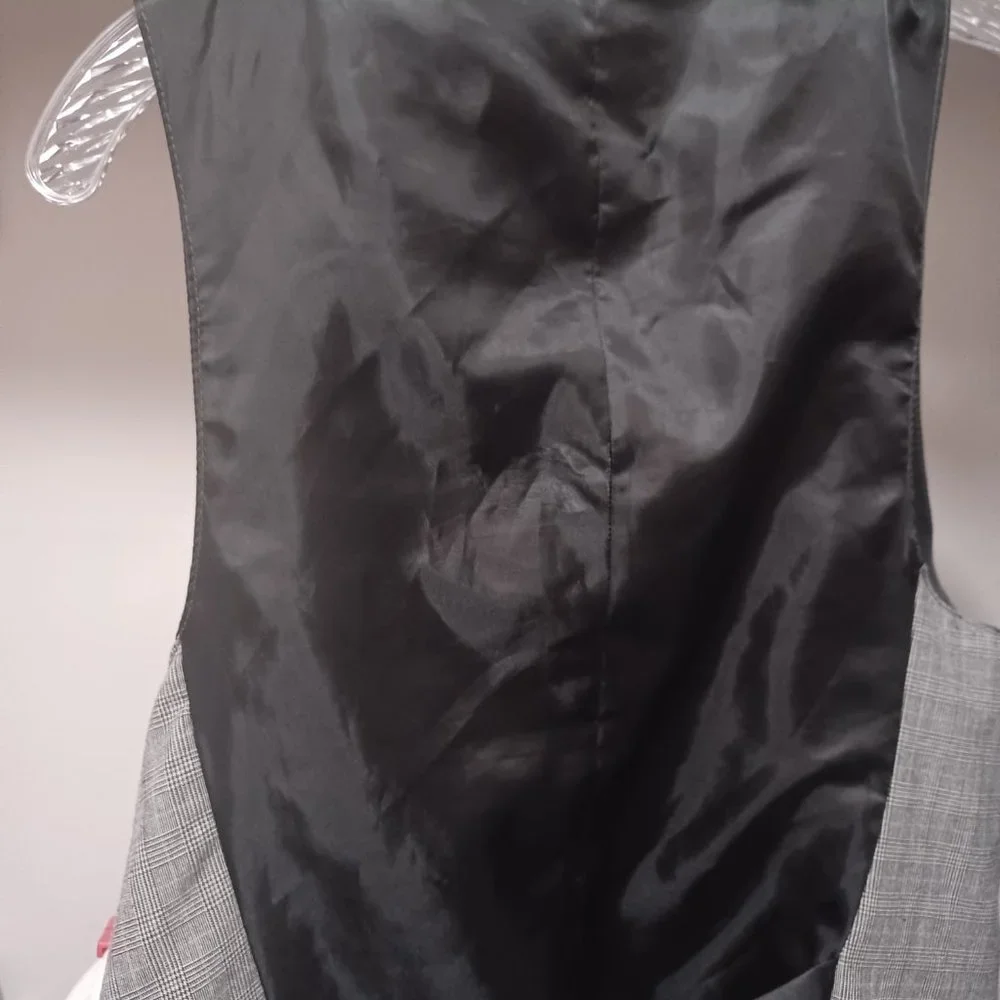 Vest - Picture 2 of 2